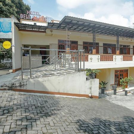 Spot On 90092 Dewi Safitri Hotel Semarang Exteriér fotografie