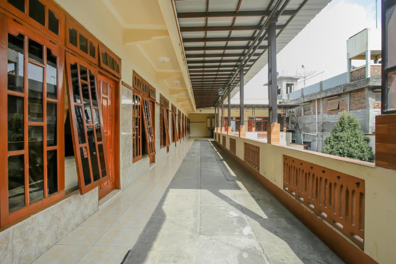 Spot On 90092 Dewi Safitri Hotel Semarang Exteriér fotografie